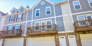 Pleasant Hill Townhome with 2-Car Garage, Walk-In Closets & Deck Gallery 1