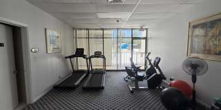 2000 Presidential Way Gallery 55