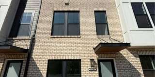 2 BR/2.5BA | Modern Townhome| 2-Car Garage + rooftop terrace Gallery 1