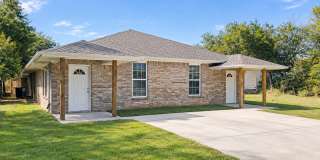 Modern 3BR/2BA Duplex, Modern Finishes - Great Lawton Location! Gallery 1