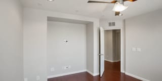 4 Bedroom, 3 Den West Side Home Gallery 28