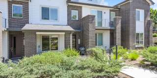 Beautiful 3 Bed, 2.5 Bath Townhome Beautiful 3 Bed, 2.5 Bath Townhome Gallery 1