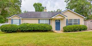 LOVELY SE 3/2 w/ New Paint, Fireplace, Fenced Yard, Vaulted Ceilings, Washer/Dryer, & No Carpet! $1650/month Avail NOW! Gallery 1