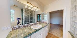 Spacious 4-bedroom 4.5 bath Home in a Gated Complex Gallery 48