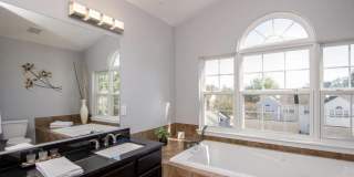 8800 COMMUNITY SQUARE Lane Gallery 11