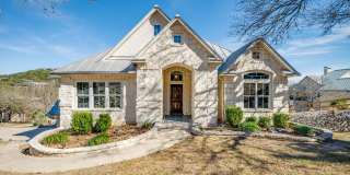 GORGEOUS TEXAS HILL COUNTRY HOME IN TAPATIO SPRINGS Gallery 1