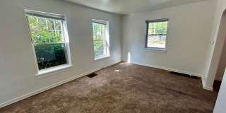 SPACIOUS 3 BEDROOM TOWNHOME Gallery 1