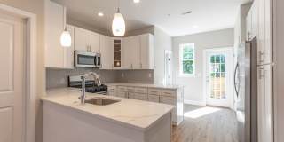 Three Bedroom Point Breeze Townhome w Roof Deck! Gallery 1