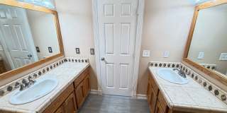 Gorgeous 3 Bed 2 Bath House in a Great Neighborhood Gallery 18