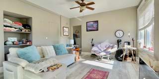 BEAUTIFUL DOWNTOWN CONDO WITH MOUNTAIN VIEWS Gallery 1