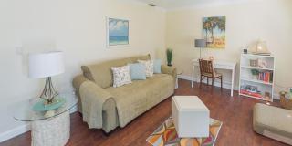 Enjoy Your Vacation in This Single Family Pet Friendly Home NO HOA ** WEEKLY AND MONTHLY RENTAL ** SEASONAL ** Gallery 1