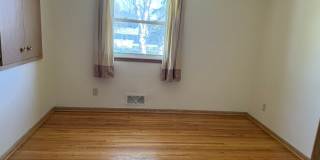 Comfortable, Updated Home in the Heart of Roseville. Avail NOW. *In-Unit Laundry* Gallery 8