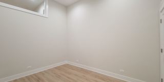 3829 N Southport Gallery 23