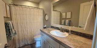 Beautiful 3 Bed/2.5 Bath Home in SE Bend - Ruby Peak Lane Gallery 22