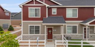 Beautiful 3-Bedroom Townhome with Park Views- Available July 25th! Gallery 1