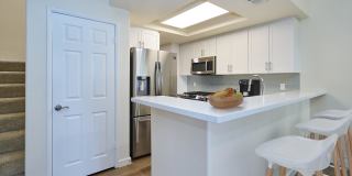 Summit At Warner Center Gallery 28