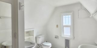 $2,995 - 5 Bed / 3 Bath Stunning and Spacious Home on South Hill Gallery 37