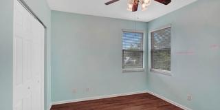 Amazing 4 Bedroom, 3 Bath home plus large 21'x11' loft located in Parkland Isles! Gallery 61