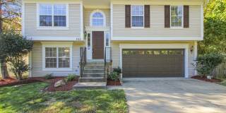 FENCED IN YARD!!!  Beautiful 4/3 UPDATED SF Home in Gaithersburg Gallery 1