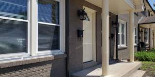 END UNIT!! 2 Bed/1.5 Bath Townhouse! Water/Garbage Included! Walk to APSU! Gallery 17