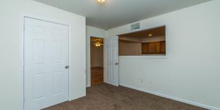 202 E 20th - 4-Bed/3-Bath Townhouse - Walking distance to stadium! Gallery 7