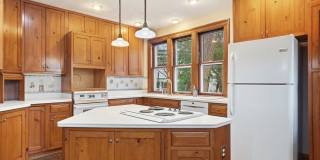 Private House on iuka ave Ravine – Central Campus – Newly Renovated - Flexible Pricing Gallery 18