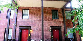 Spacious Townhouse Near Duke and Broad St / Fenced Yd Gallery 1