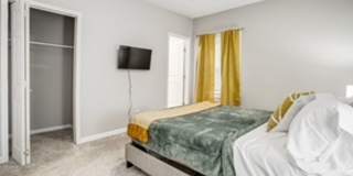 **Pendleton Heights Neighborhood**Newly remodeled 3/2 Bath Furnished Option Avaliable Gallery 17