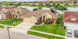 Captivating 4 Bedroom, 2 bath Pool/Lake home Gallery 1