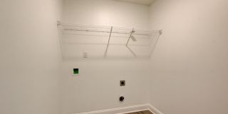 Fresh and so Clean Clean Close to Everything! Gallery 58