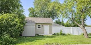 Beautiful 6 SFH- Fenced Yard- Garage- Hamline Midway quiet neighborhood for June 1 move in! Gallery 16