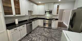 Room in 2 Bedroom Home at Avant Ave Gallery 16