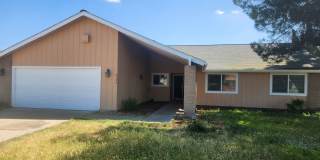 Charming 3 bedroom 2 bathroom home located in Hanford Gallery 1