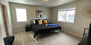 Modern 3 Bedroom 2 Bathroom Townhome Gallery 6
