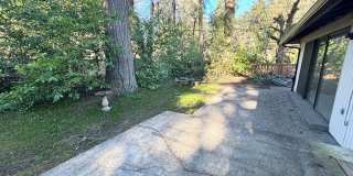 Lovely 2BD, 2BA Home In Lake Oswego with Lake Access!! Gallery 16