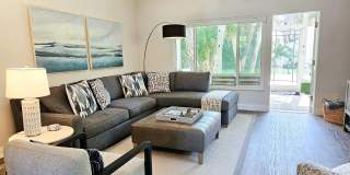 Seasonal Short-Term Venice Island Townhouse Steps from Venice Beach! Gallery 14