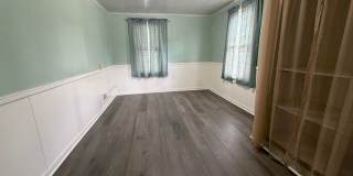 2 Bedroom House with Large Yard Gallery 6