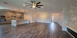 Gorgeous 4-Bedroom, 3-Bathroom Home in Providence Gallery 7
