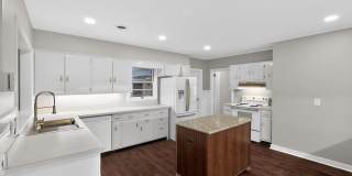 Newly updated home in West Burlington Gallery 4