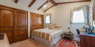 Gorgeous 5 Bedroom Home with sweeping views and pool Gallery 15