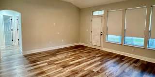Energy-Efficient 3 Bed, 2 Bath Home on a Quiet Cul-de-Sac Gallery 17