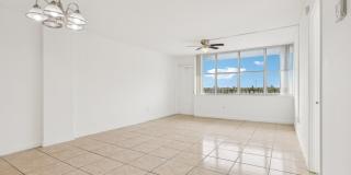 Grand Island Square - 3 Miles to Aventura Mall Gallery 25
