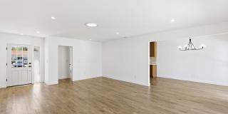Beautiful modern 3 Bed + 3 Bath House + Pool + Garage Gallery 16