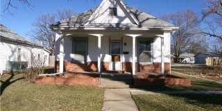 Beautiful 2 bed/1 bath bungalow for rent Gallery 1