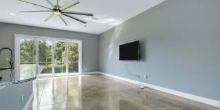 Modern Loft Near HCA & TMH With Lake Frontage Gallery 5