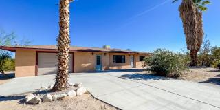 A Beautiful 2 Bedroom Home with Office and 2 Bonus Room Gallery 1