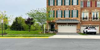 22611 WINDSOR LOCKS Square Gallery 1