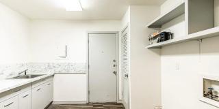 Centrally Located 3 bedroom 2 bathroom house! Gallery 19