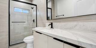5346 1/2 Oakland Street Gallery 11
