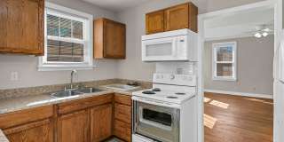 Charming 2 Bedroom Home Just Blocks from USC Campus with Great Parking & Move-In Ready Appeal Gallery 15